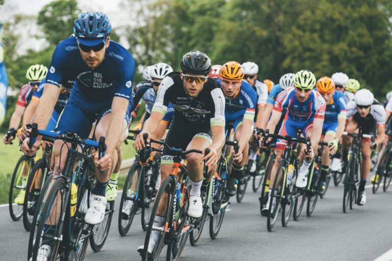 Peloton tijdens een wielerwedstrijd